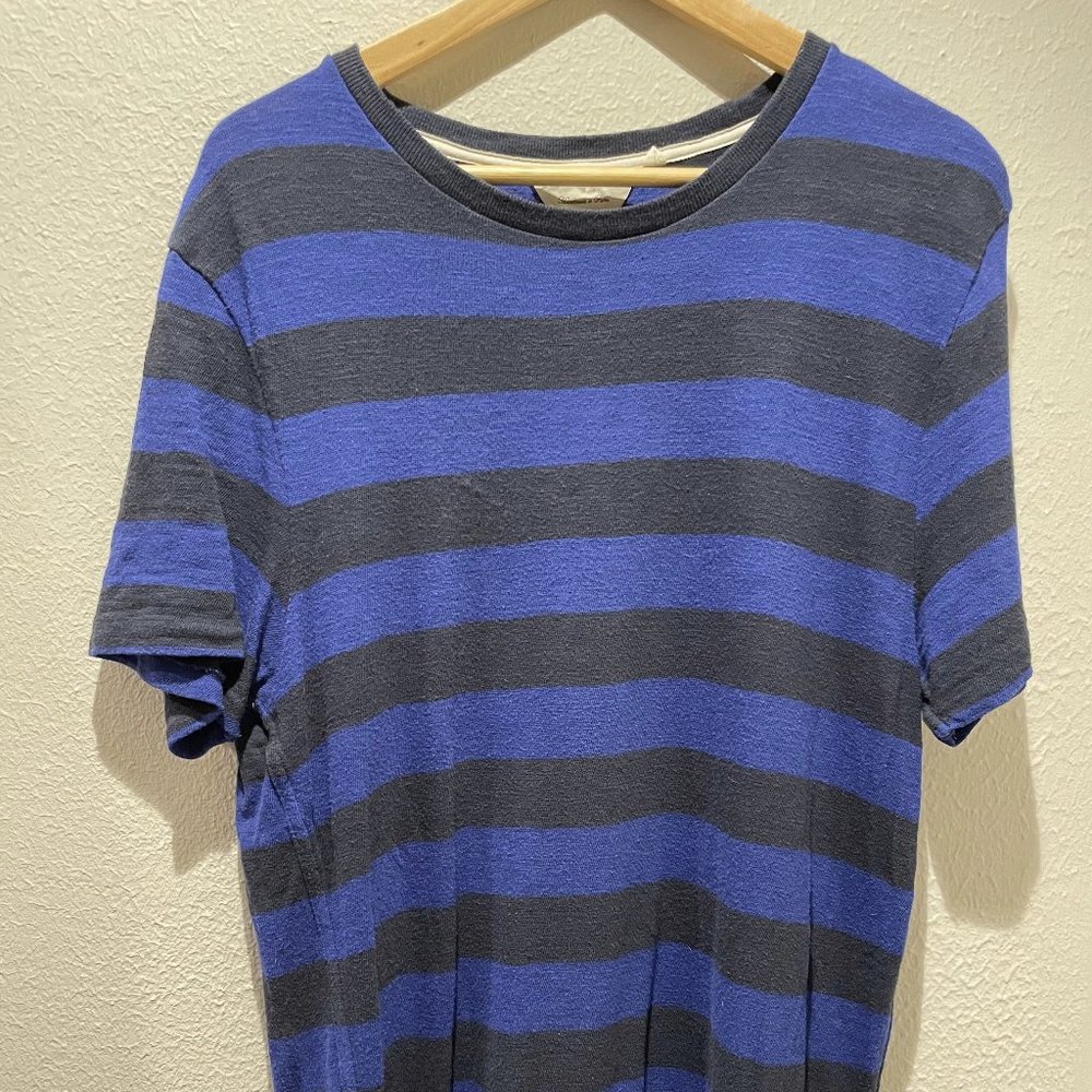 Rag & Bone Men's Blue and Black Stripe Tshirt Medium